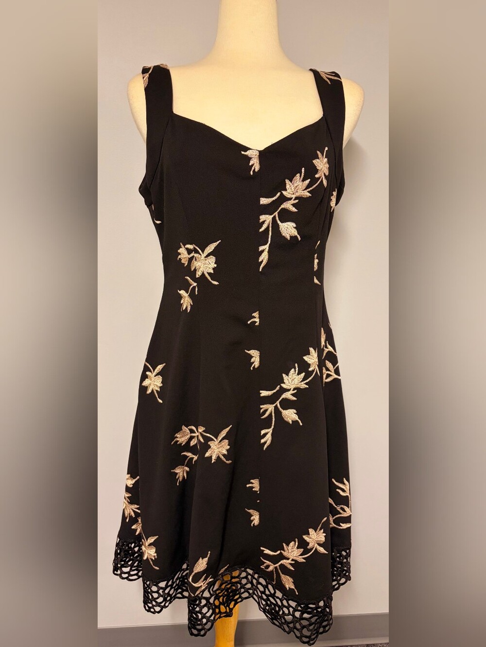 Donna Ricco Black Midi Dress with Cream Floral Embroidery - Picture 1 of 7